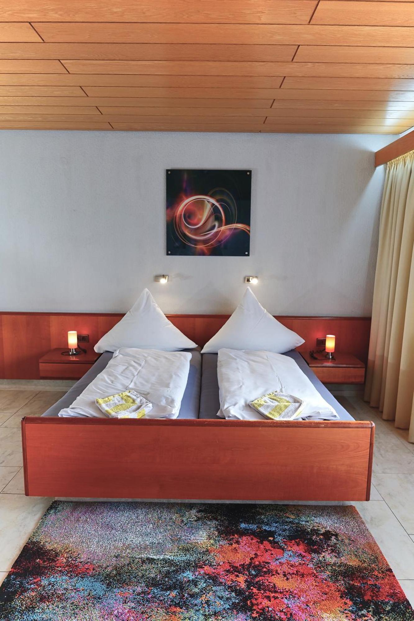 Hotel Garni Sebastian Kirrweiler  Екстериор снимка