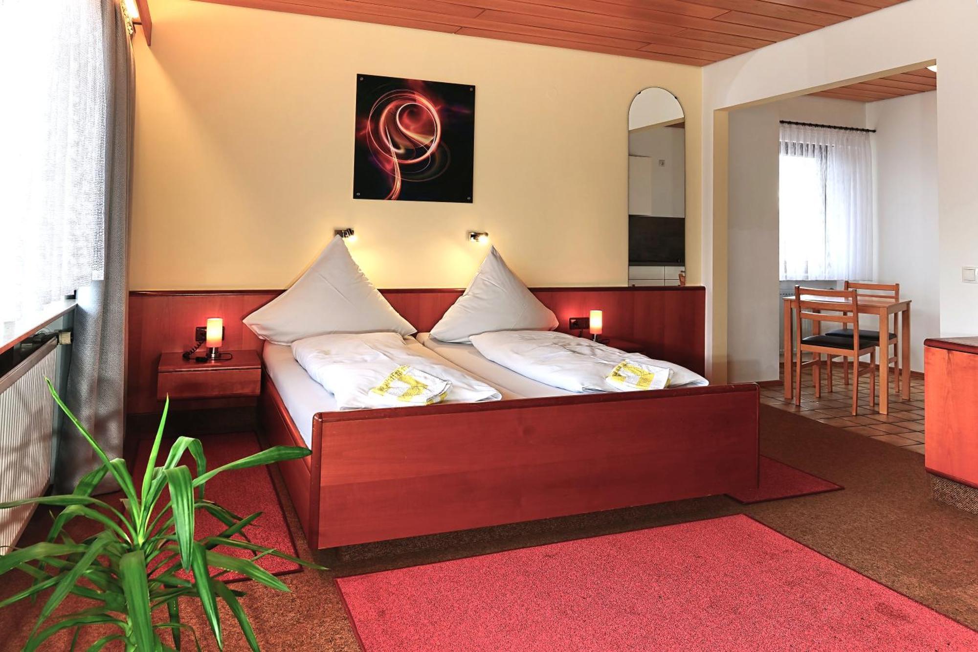 Hotel Garni Sebastian Kirrweiler  Екстериор снимка