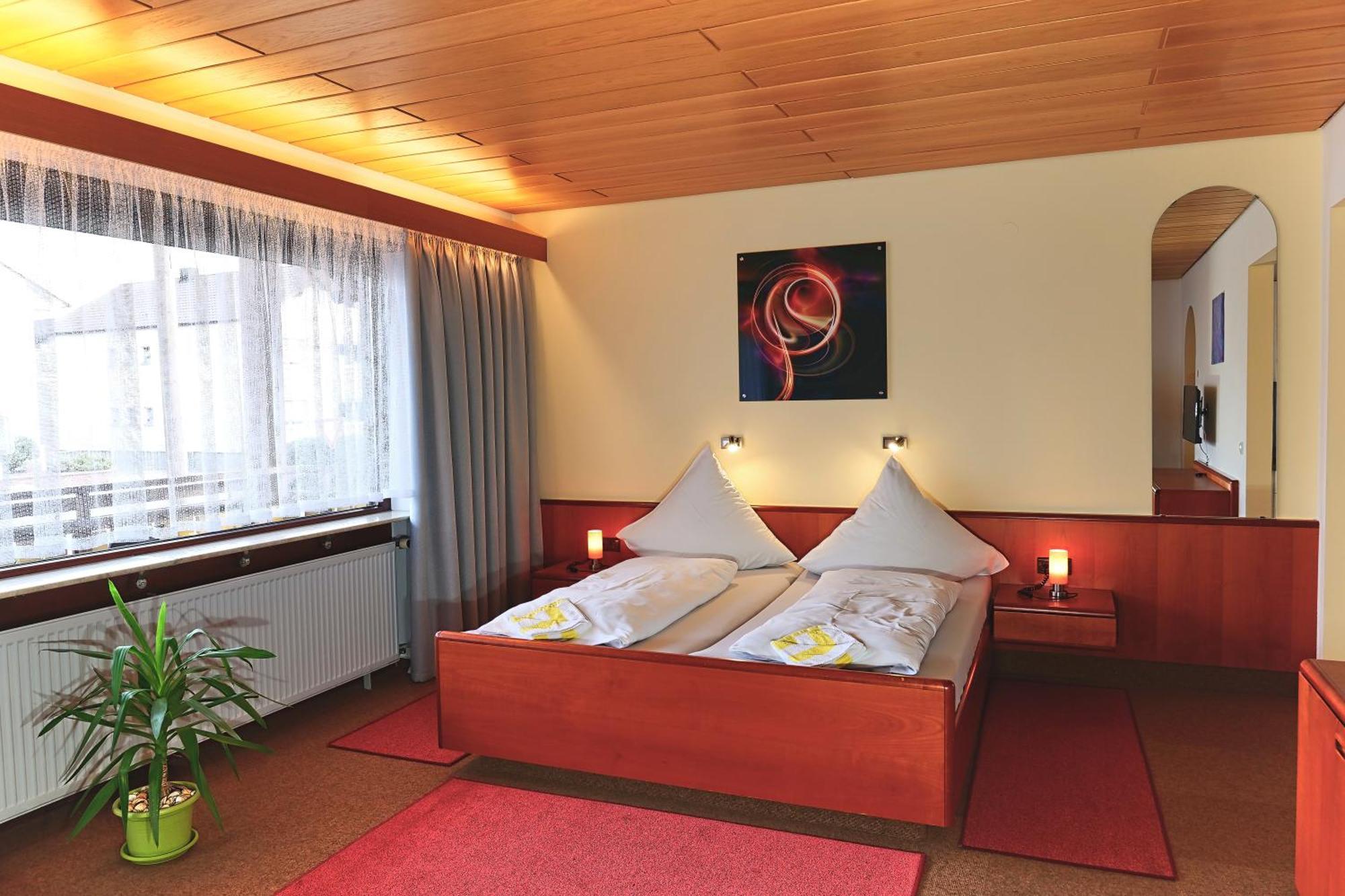 Hotel Garni Sebastian Kirrweiler  Екстериор снимка