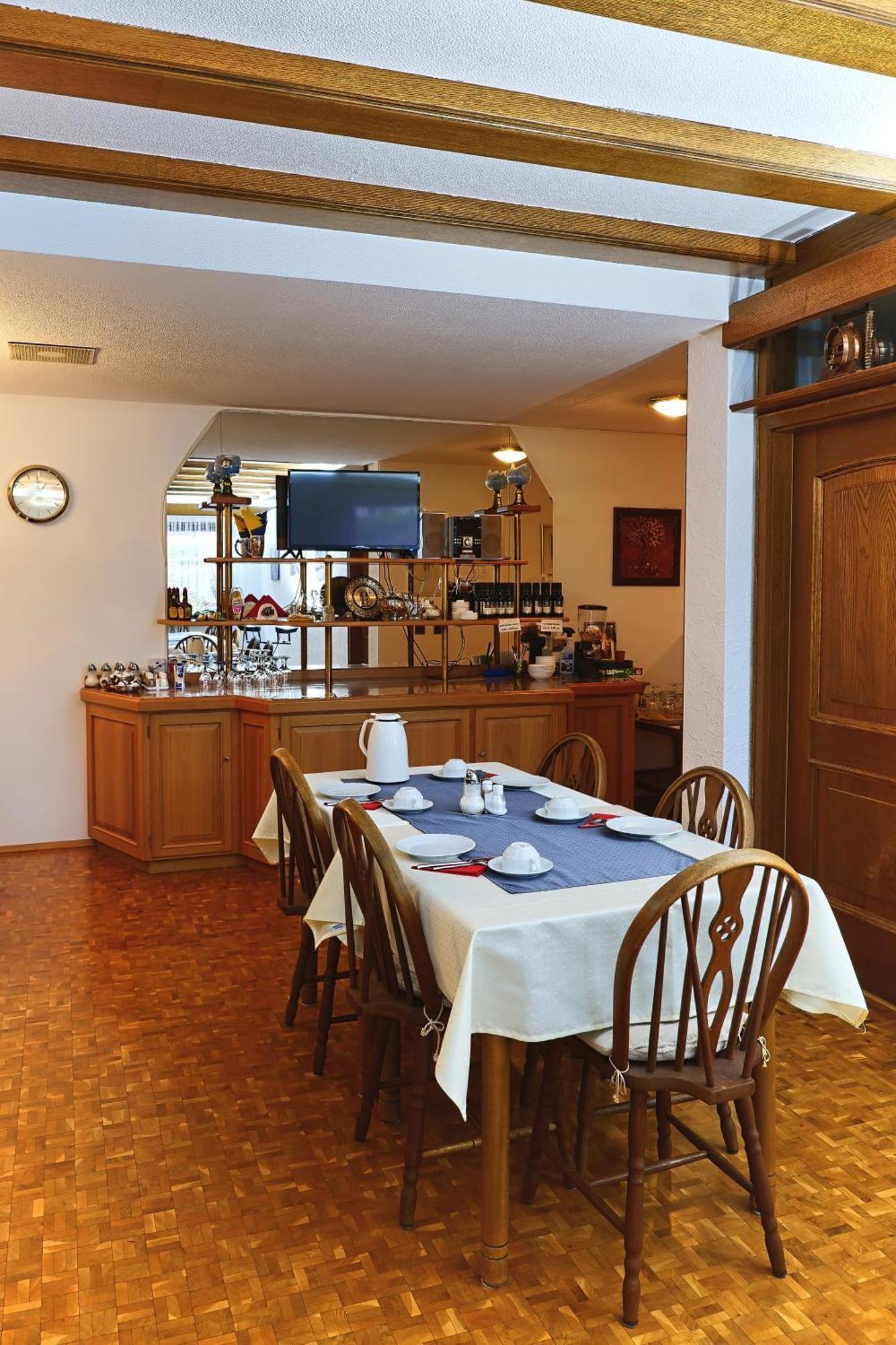 Hotel Garni Sebastian Kirrweiler  Екстериор снимка