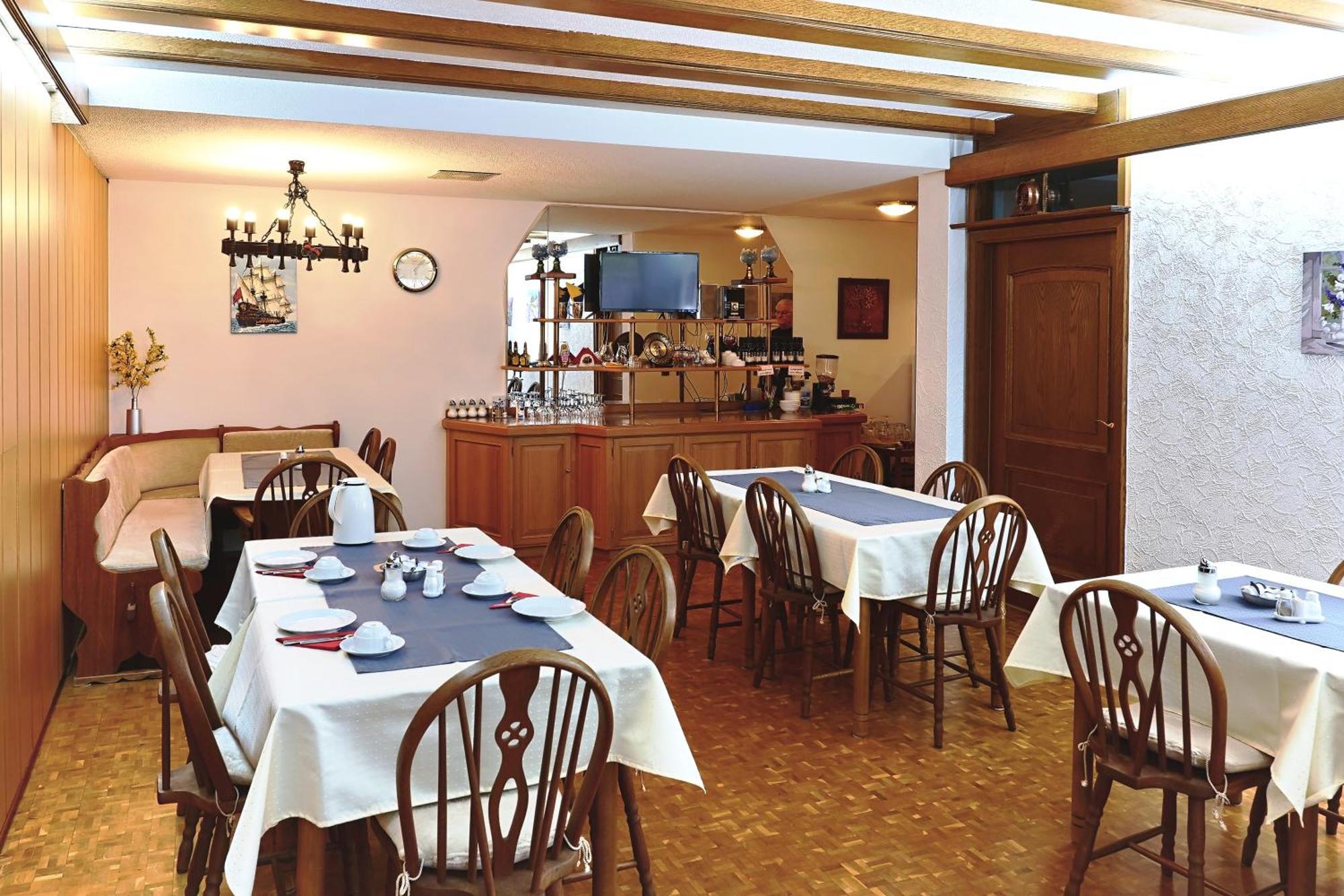 Hotel Garni Sebastian Kirrweiler  Екстериор снимка