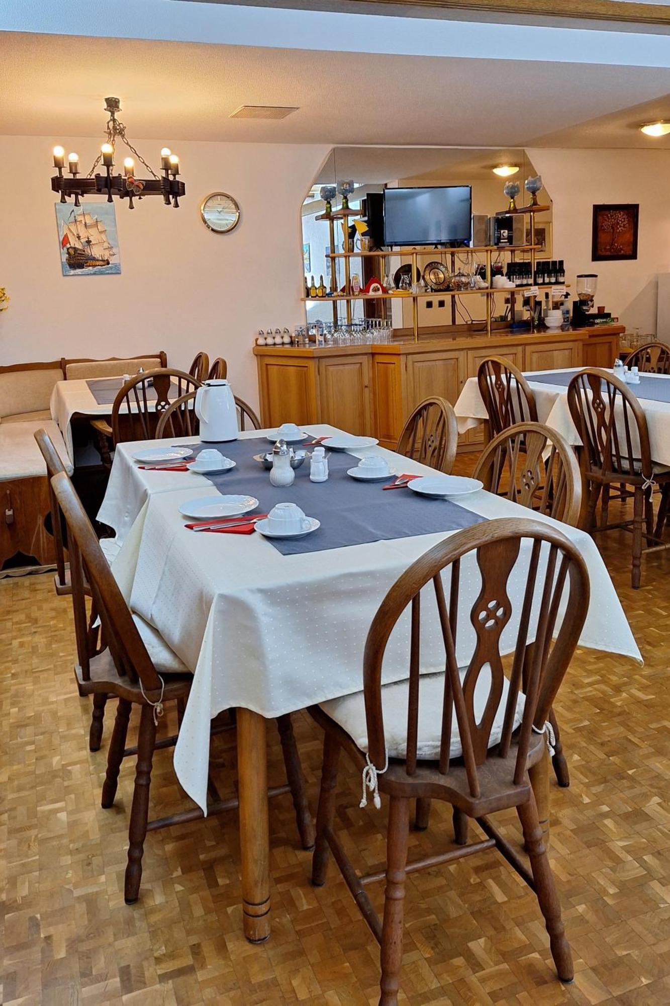 Hotel Garni Sebastian Kirrweiler  Екстериор снимка