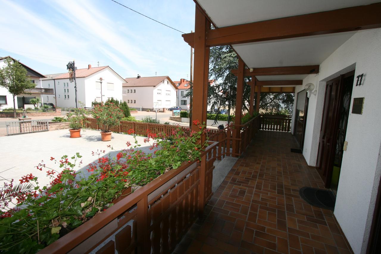 Hotel Garni Sebastian Kirrweiler  Екстериор снимка